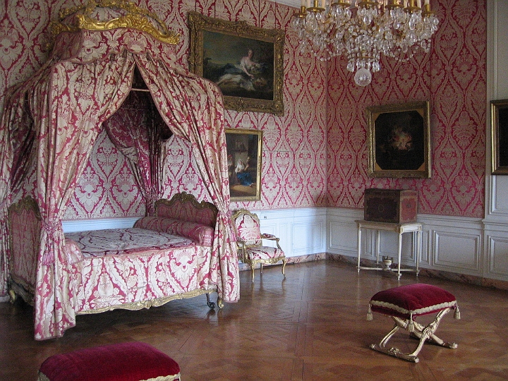 111 Versailles Dauphine apartments.jpg